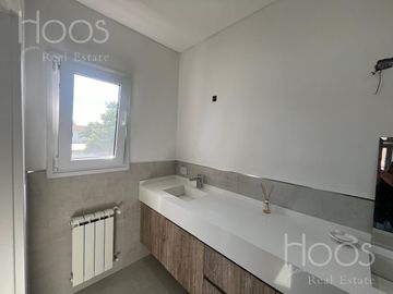 Casa Minimalista 5 ambientes en Castelar Norte