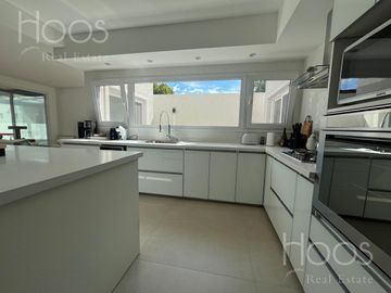 Casa Minimalista 5 ambientes en Castelar Norte