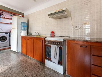 35 e/ 18 y 19 La Plata, 3 Departamentos en VENTA en Block