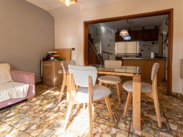 35 e/ 18 y 19 La Plata, 3 Departamentos en VENTA en Block