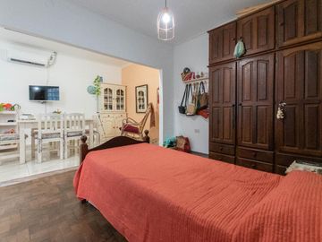 35 e/ 18 y 19 La Plata, 3 Departamentos en VENTA en Block