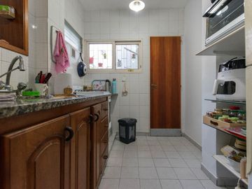 35 e/ 18 y 19 La Plata, 3 Departamentos en VENTA en Block