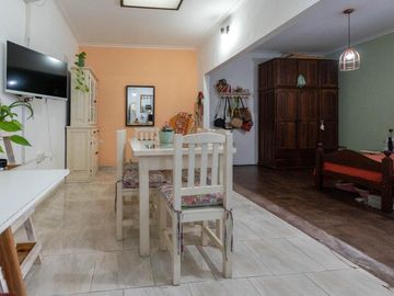 35 e/ 18 y 19 La Plata, 3 Departamentos en VENTA en Block