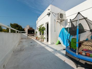 35 e/ 18 y 19 La Plata, 3 Departamentos en VENTA en Block