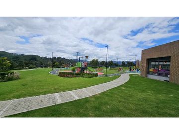 VENDO CASA EN ZIPAQUIRA ENTRELOMAS CLUB HOUSE (IC)