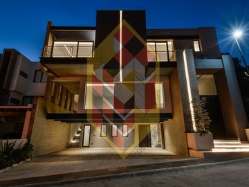 VENTA DE CASA EN ZONA ESMERALDA