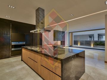 VENTA DE CASA EN ZONA ESMERALDA