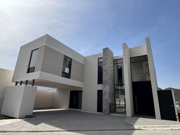 Casa en Venta Carretera Nacional Loma Bonita