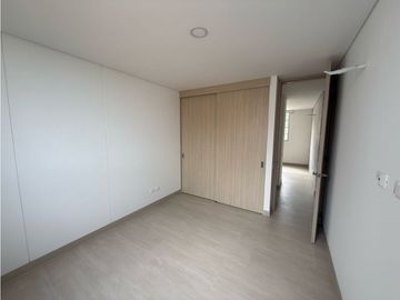 VENTA HERMOSO APARTAMENTO LOS CRISTALES CALI  [JC]