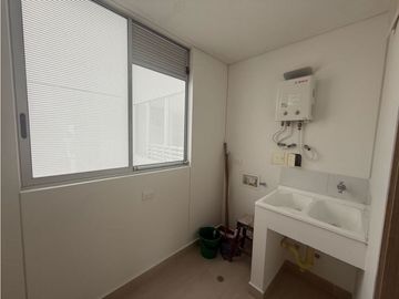 VENTA HERMOSO APARTAMENTO LOS CRISTALES CALI  [JC]