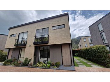Hermosa casa para venta con.zona verde privada