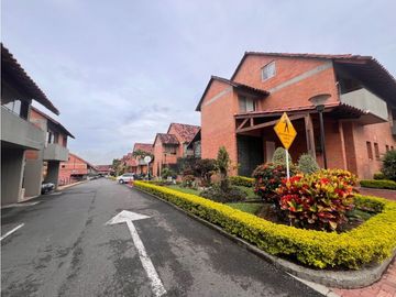 Rento casa en conjunto residencial Avenida sur Pereira