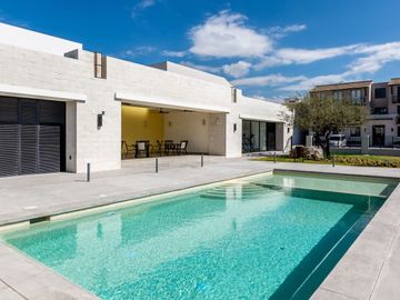 Casa en Venta con Recamara Completa en Planta Baja en El Refugio Queretaro