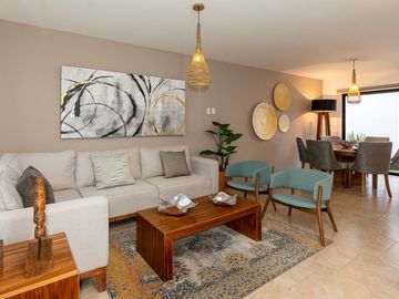 Casa en Venta con Recamara Completa en Planta Baja en El Refugio Queretaro