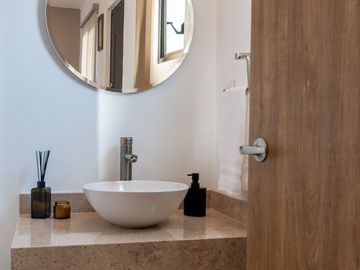 Casa en Venta con Recamara Completa en Planta Baja en El Refugio Queretaro