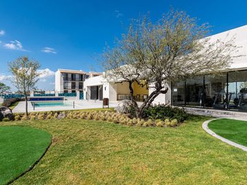 Casa en Venta con Recamara Completa en Planta Baja en El Refugio Queretaro