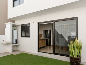 Casa en Venta con Recamara Completa en Planta Baja en El Refugio Queretaro