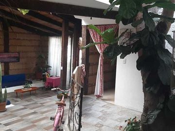 Excelente casa y terreno en venta en Xochimilco.