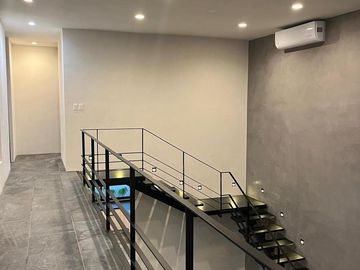 Casa 4 recámaras en privada con amenidades en Zona Country