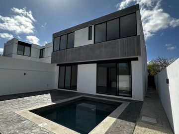 Casa de 3 recámaras dentro de privada en Conkal