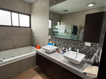 CASA EN VENTA CARRETERA NACIONAL CAROLCO