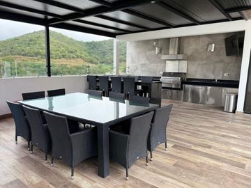 CASA EN VENTA CARRETERA NACIONAL CAROLCO