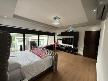 CASA EN VENTA CARRETERA NACIONAL CAROLCO
