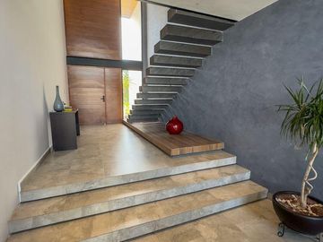 Casa de 3 recámaras en privada con amenidades en Cholul