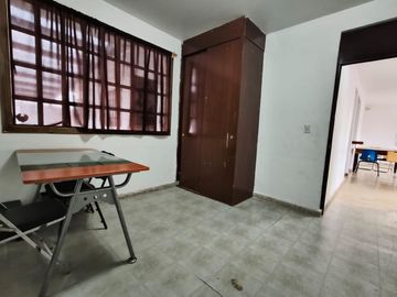Edificio con 3 Departamentos.6 locales comerciales en  Blvd Ojo de Agua