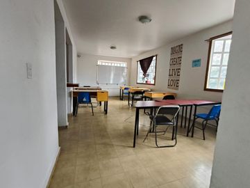 Edificio con 3 Departamentos.6 locales comerciales en  Blvd Ojo de Agua