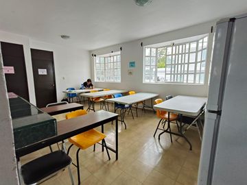 Edificio con 3 Departamentos.6 locales comerciales en  Blvd Ojo de Agua
