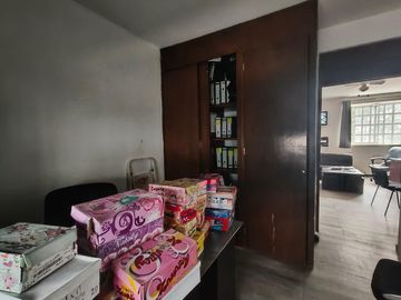 Edificio con 3 Departamentos.6 locales comerciales en  Blvd Ojo de Agua