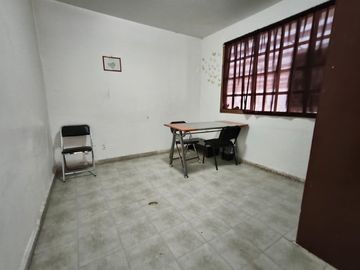 Edificio con 3 Departamentos.6 locales comerciales en  Blvd Ojo de Agua