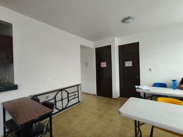 Edificio con 3 Departamentos.6 locales comerciales en  Blvd Ojo de Agua
