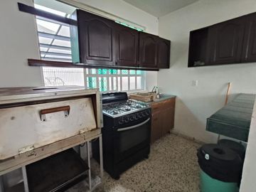 Edificio con 3 Departamentos.6 locales comerciales en  Blvd Ojo de Agua