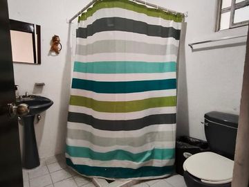 Edificio con 3 Departamentos.6 locales comerciales en  Blvd Ojo de Agua