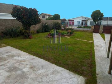 Finster Vende Amplia Casa Sólida Con Estupenda Ubicación En