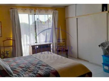 Finster Vende Amplia Casa Sólida Con Estupenda Ubicación En