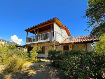 Finster Vende Inversión Ideal En Olmué: Casa Con Grandes Esp