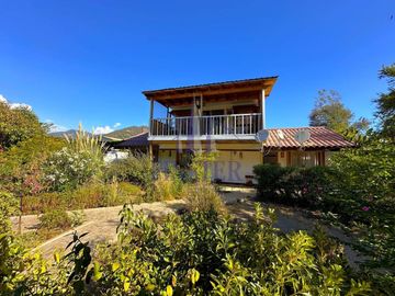 Finster Vende Inversión Ideal En Olmué: Casa Con Grandes Esp