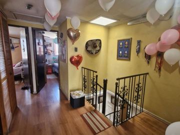 Hogares, Vende Amplia Casa 5d2b - Metro Las Parcelas - Avda.