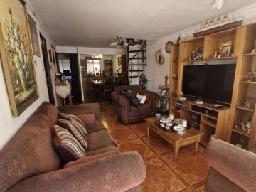 Hogares, Vende Amplia Casa 5d2b - Metro Las Parcelas - Avda.