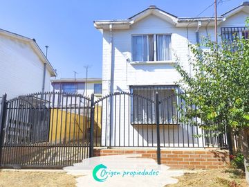 Acogedora Casa Familiar En Altos De Zañartu - El Quisco