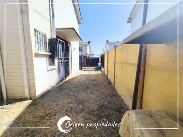 Acogedora Casa Familiar En Altos De Zañartu - El Quisco