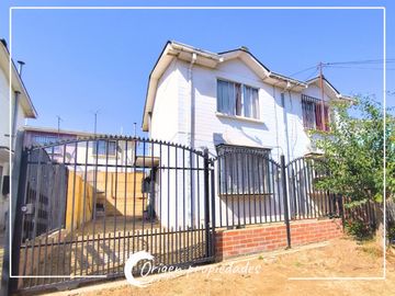 Acogedora Casa Familiar En Altos De Zañartu - El Quisco
