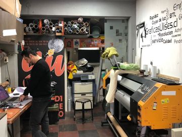 Maravilloso Edificio Con 4 Locales Comerciales Y 2 Departame