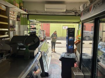 Maravilloso Edificio Con 4 Locales Comerciales Y 2 Departame