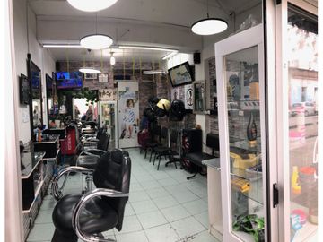 Maravilloso Edificio Con 4 Locales Comerciales Y 2 Departame