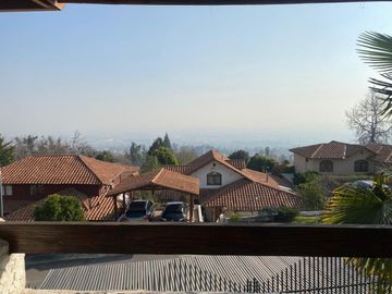 Casa Remodelada/ Vista Despejada - Cordillera Norte