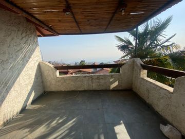 Casa Remodelada/ Vista Despejada - Cordillera Norte